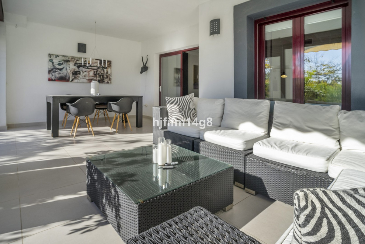 2 Bedroom Apartment for Sale in San Pedro de Alcántara — 3