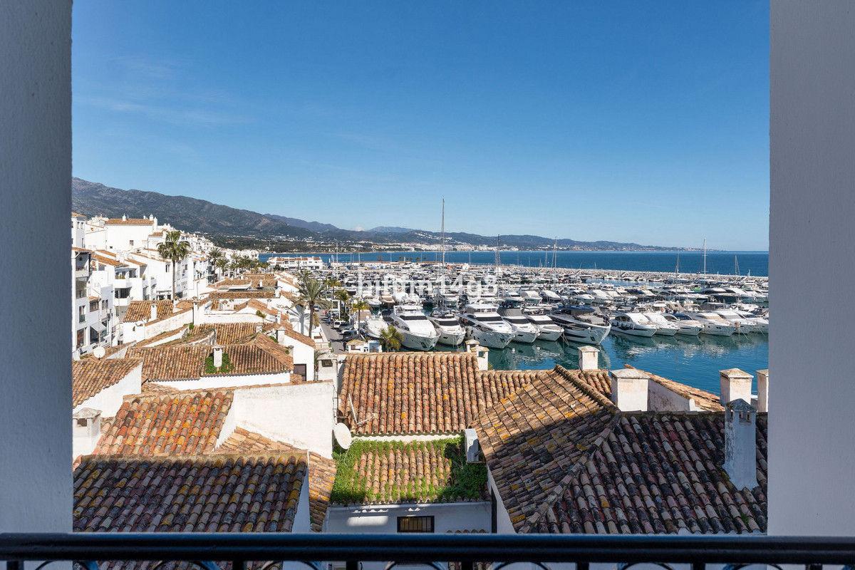 2 Bedroom Apartment for Sale in Puerto Banús — 2