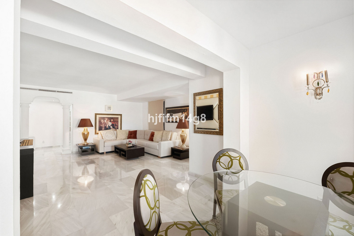 2 Bedroom Apartment for Sale in Puerto Banús — 5