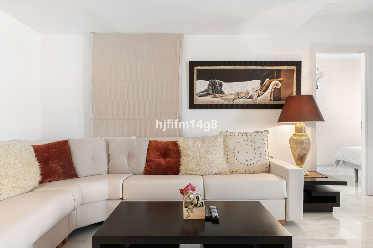 2 Bedroom Apartment for Sale in Puerto Banús — 6
