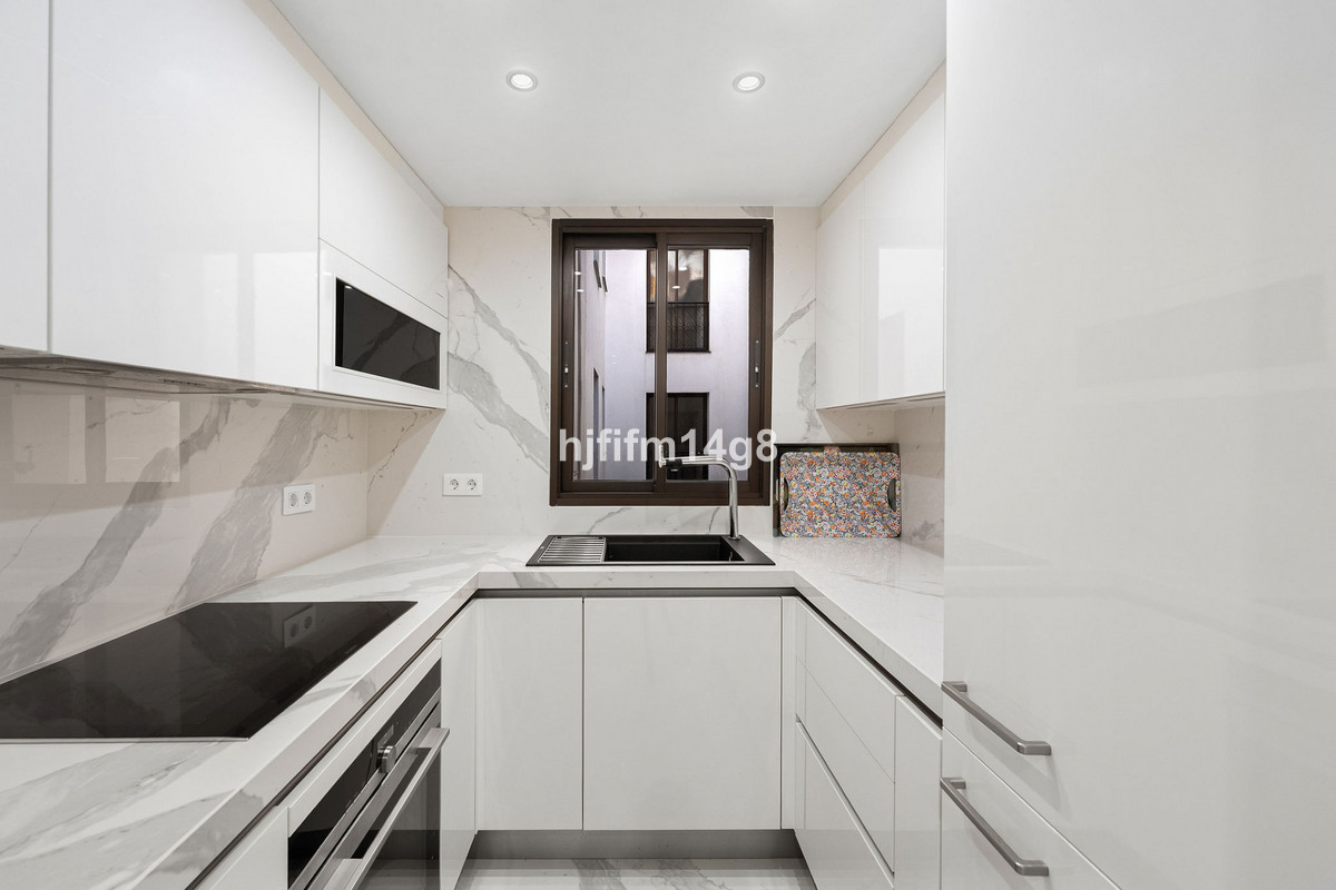 2 Bedroom Apartment for Sale in Puerto Banús — 8