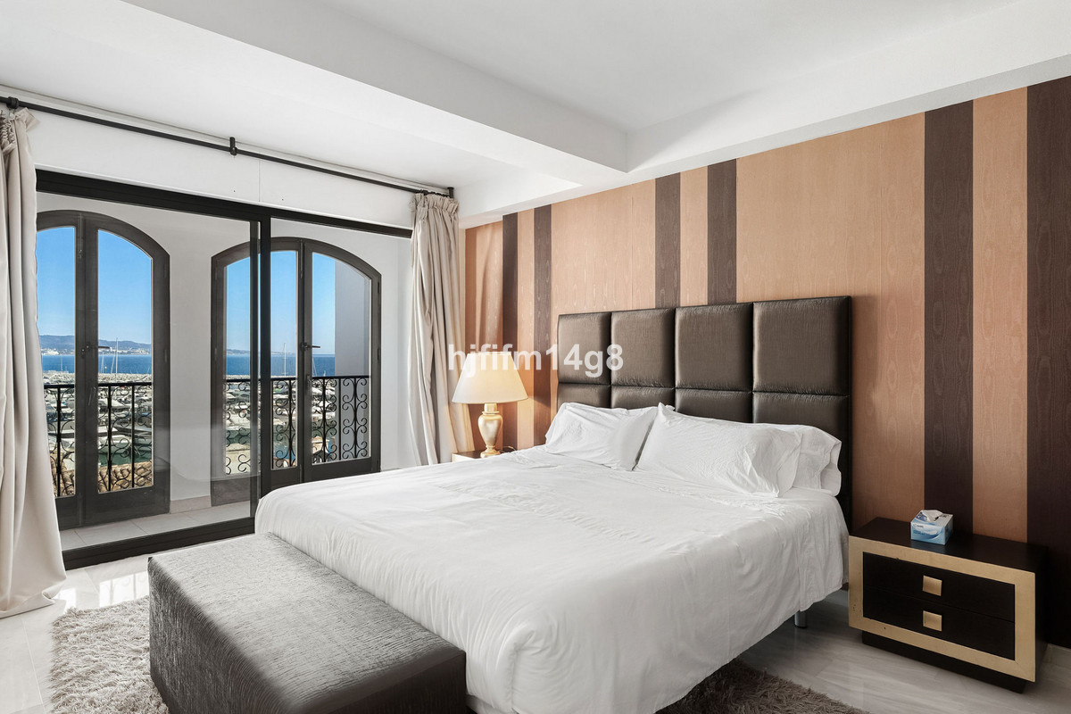 2 Bedroom Apartment for Sale in Puerto Banús — 9