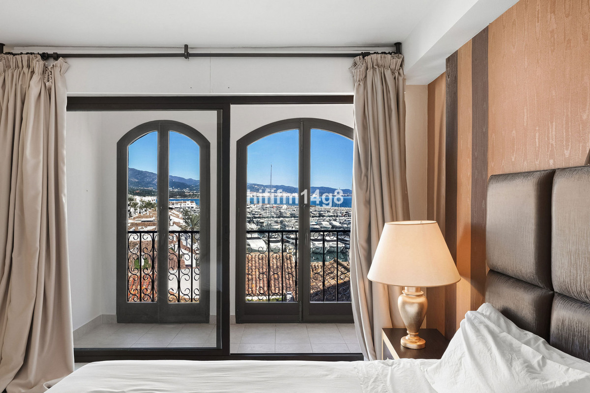 2 Bedroom Apartment for Sale in Puerto Banús — view 10