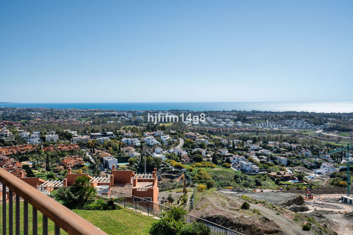 2 Bedroom Apartment for Sale in Benahavís — 2