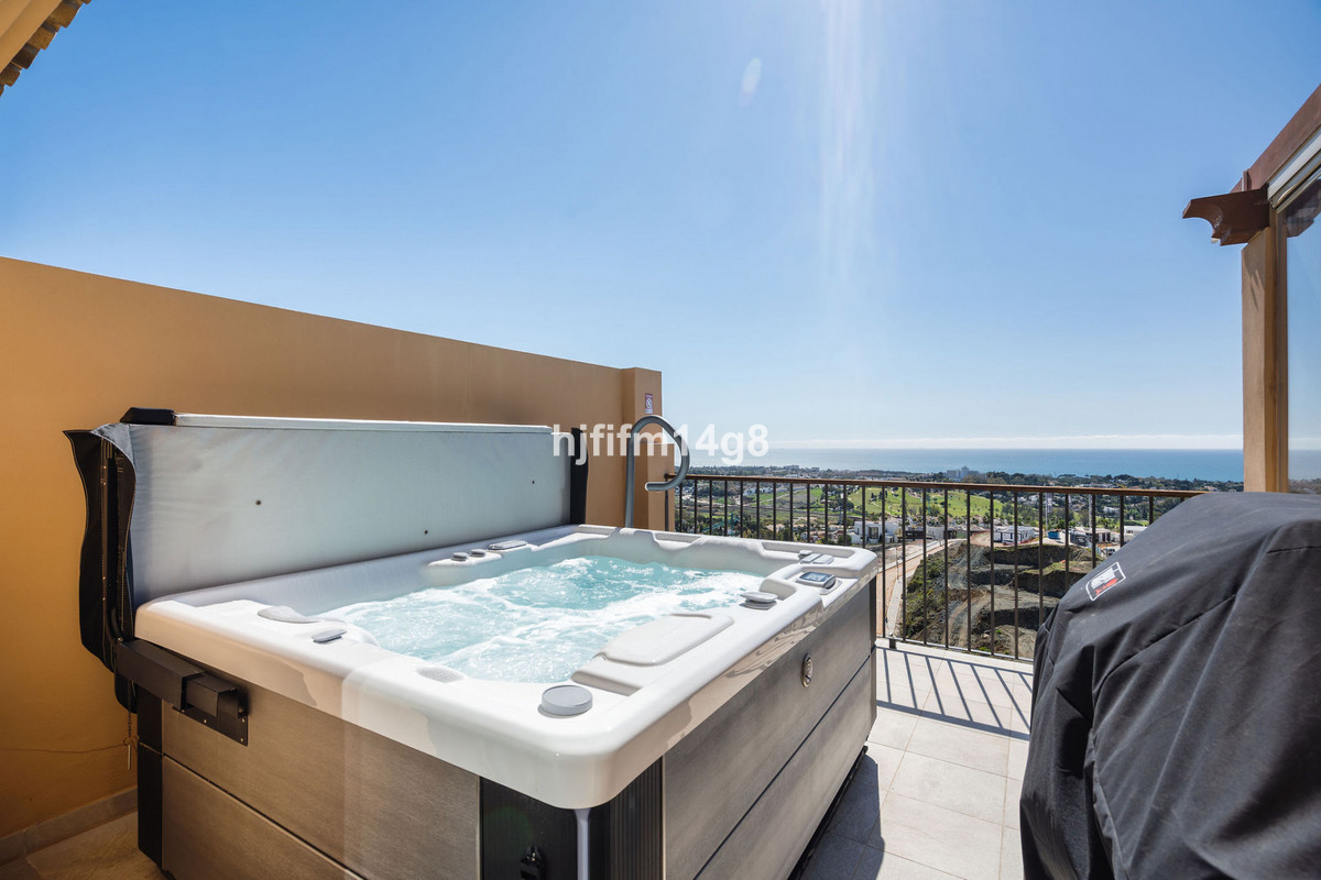 2 Bedroom Apartment for Sale in Benahavís — 4