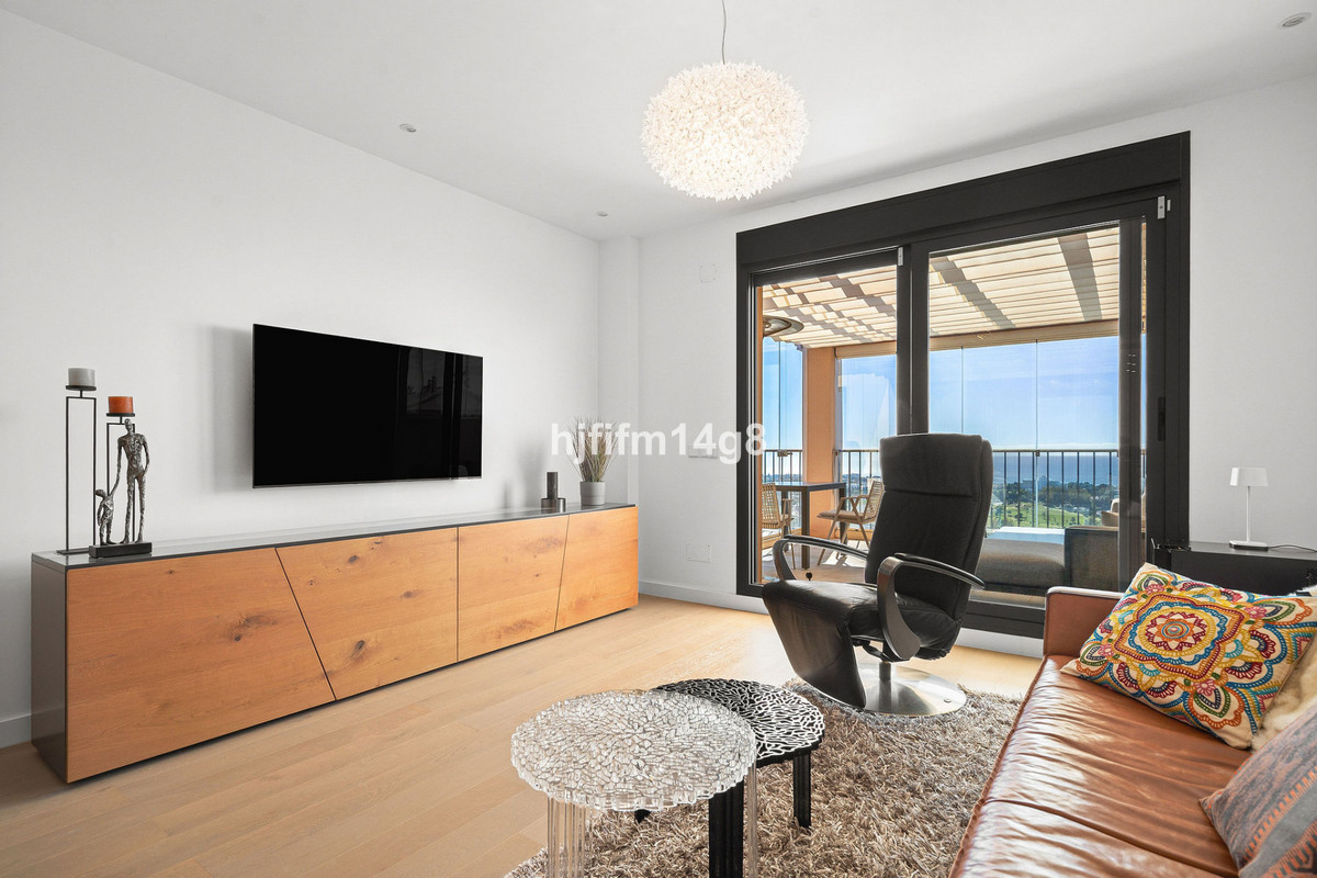 2 Bedroom Apartment for Sale in Benahavís — 5