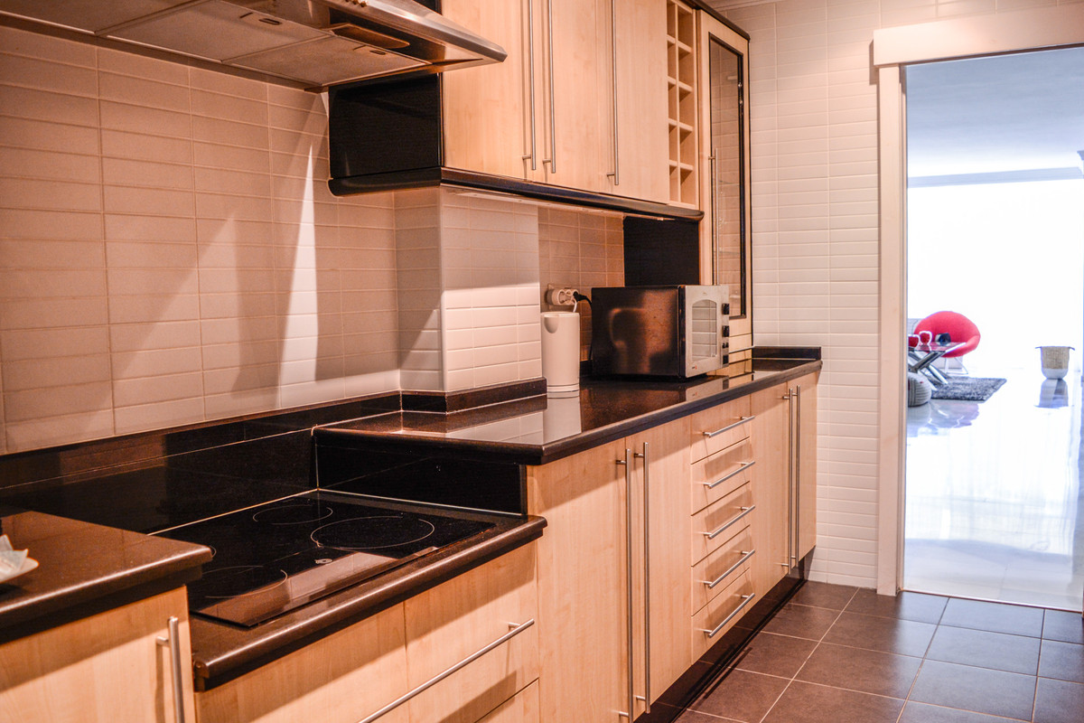 2 Bedroom Apartment for Sale in Puerto Banús — 6