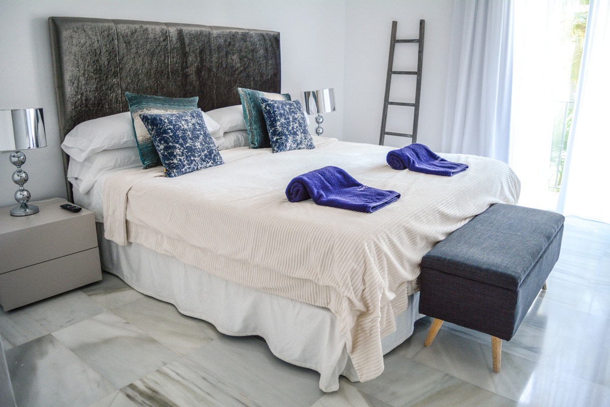 2 Bedroom Apartment for Sale in Puerto Banús — 7