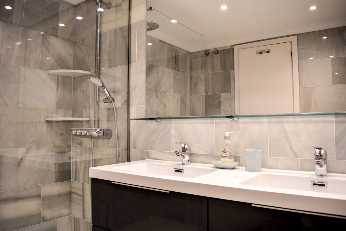 2 Bedroom Apartment for Sale in Puerto Banús — 9