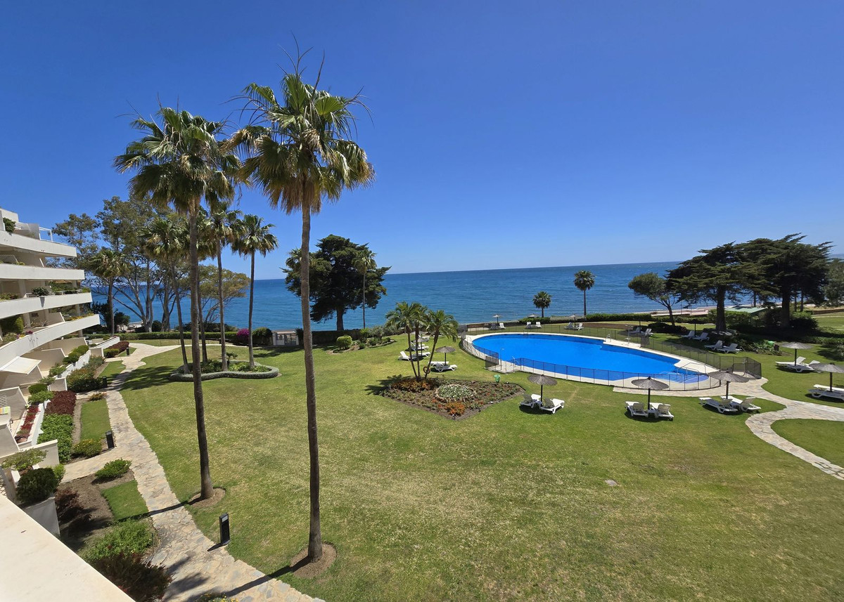 3 Bedroom Apartment for Sale in Estepona