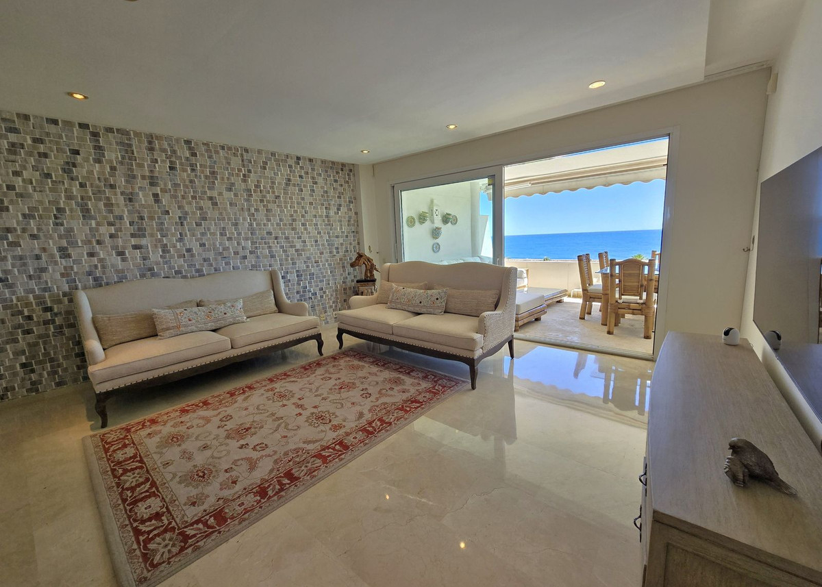 3 Bedroom Apartment for Sale in Estepona — 2