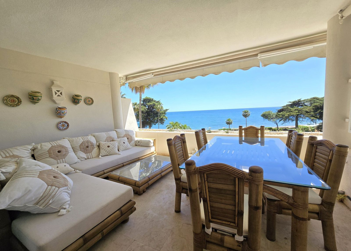 3 Bedroom Apartment for Sale in Estepona — 3