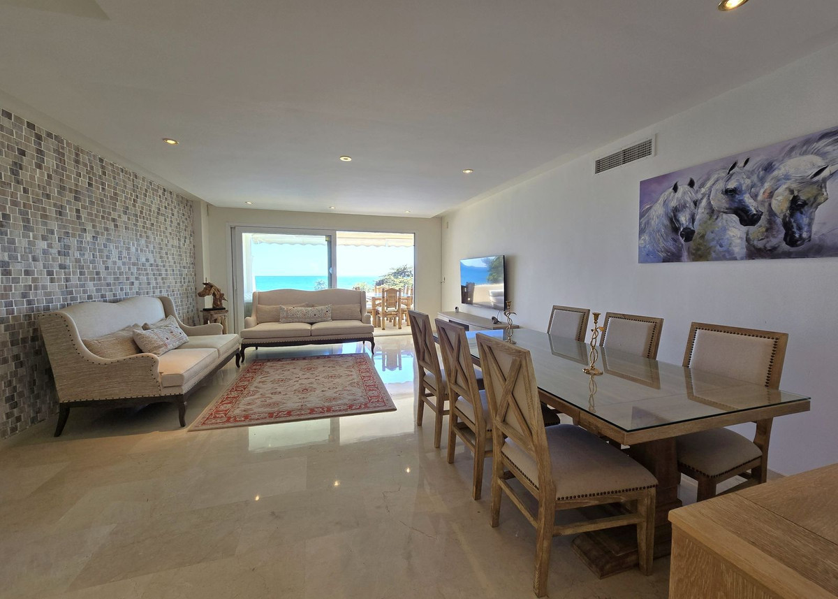 3 Bedroom Apartment for Sale in Estepona — 6