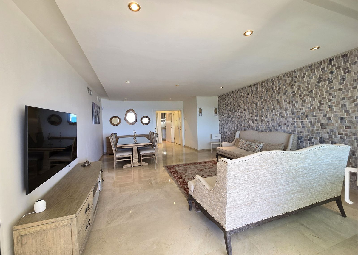3 Bedroom Apartment for Sale in Estepona — 7