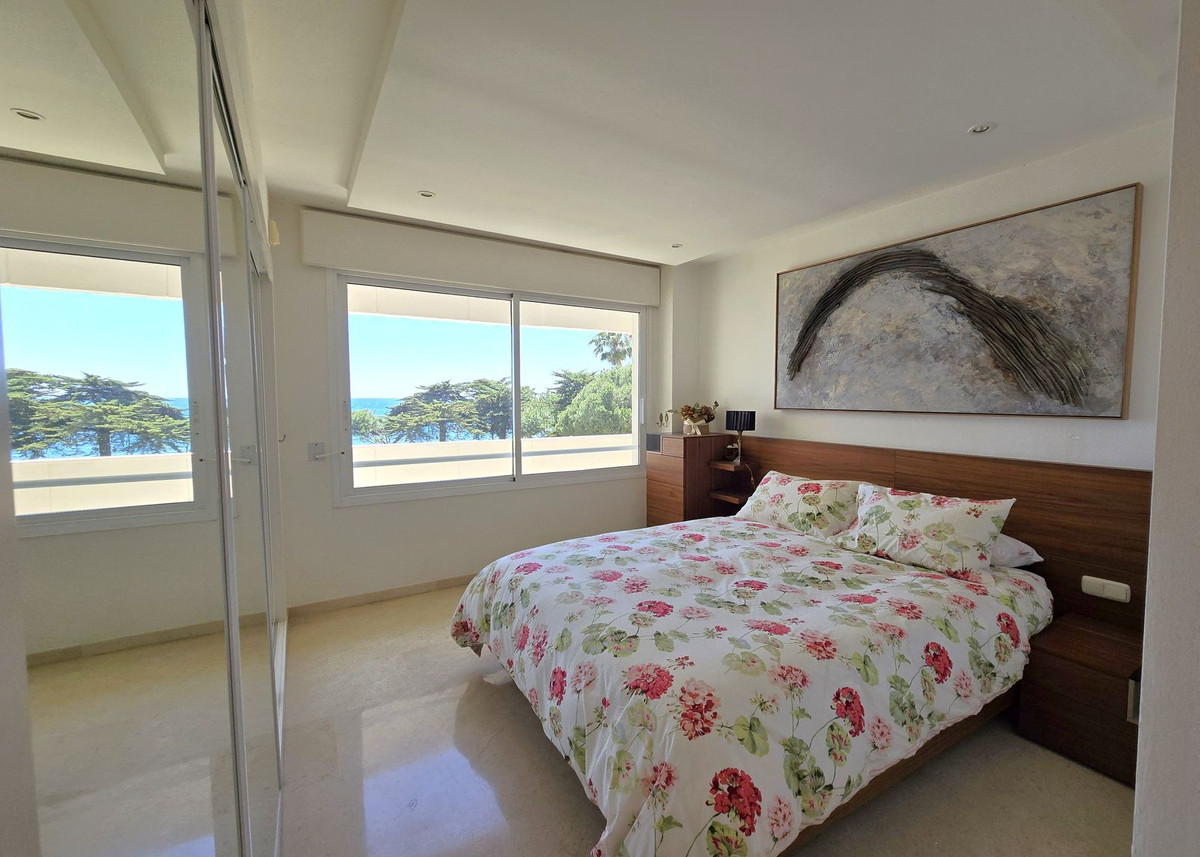 3 Bedroom Apartment for Sale in Estepona — 8