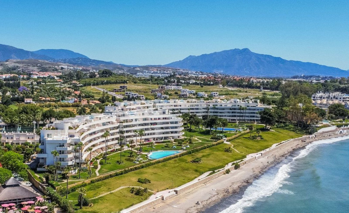 3 Bedroom Apartment for Sale in Estepona — view 10