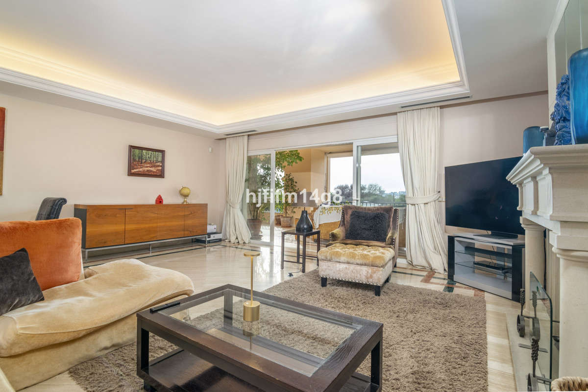 3 Bedroom Apartment for Sale in The Golden Mile — 9