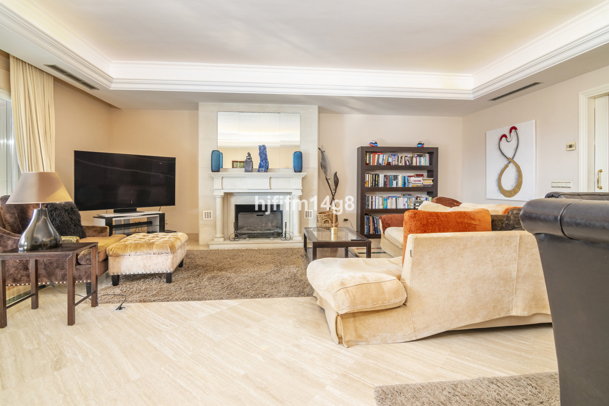 3 Bedroom Apartment for Sale in The Golden Mile — view 10