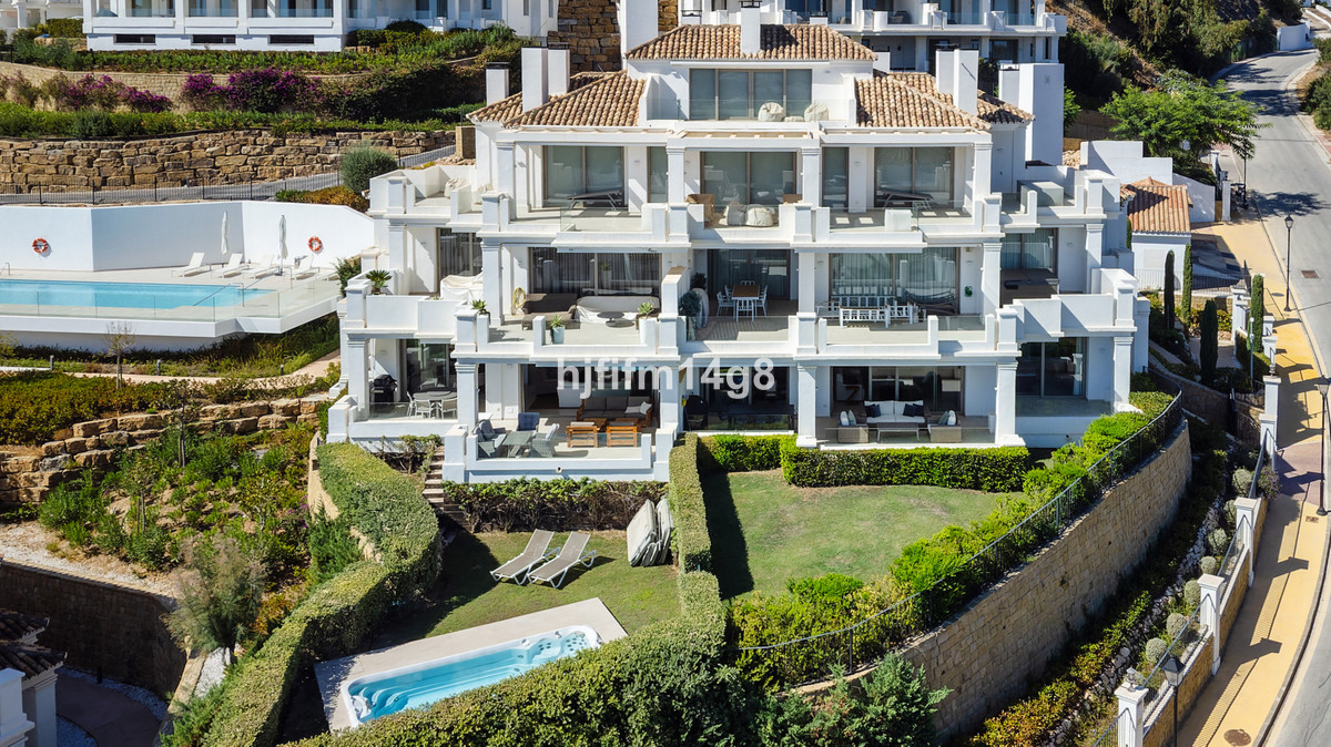 3 Bedroom Apartment for Sale in Nueva Andalucía — 2