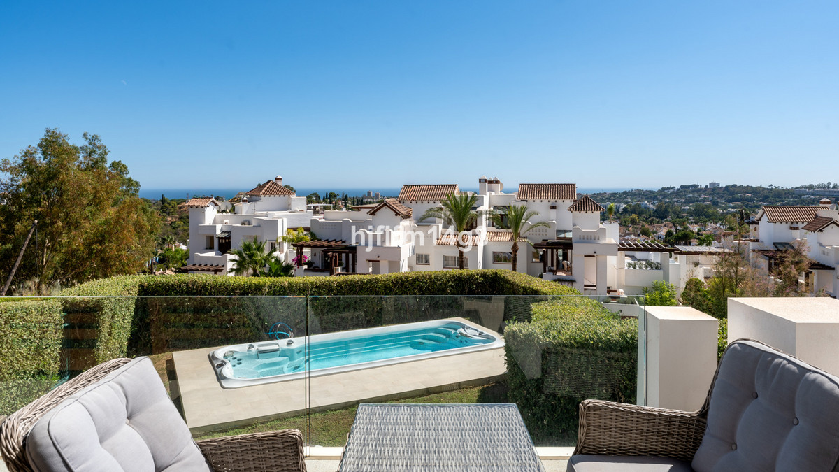 3 Bedroom Apartment for Sale in Nueva Andalucía — 3
