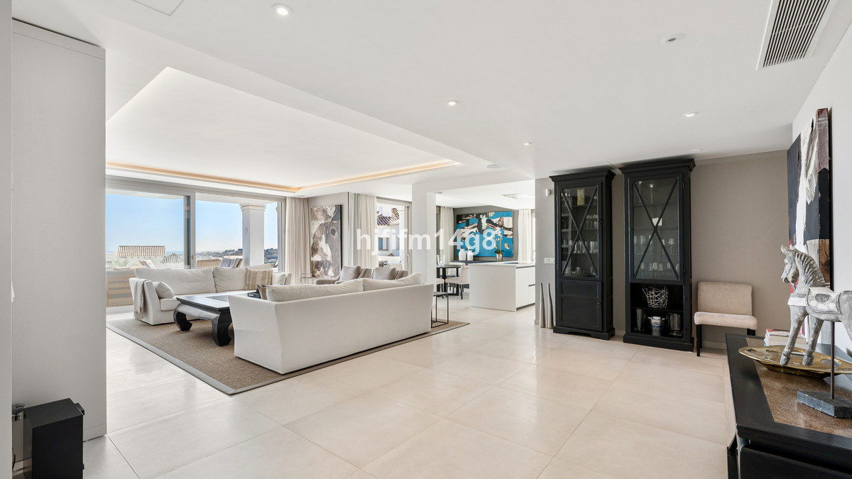 3 Bedroom Apartment for Sale in Nueva Andalucía — 5