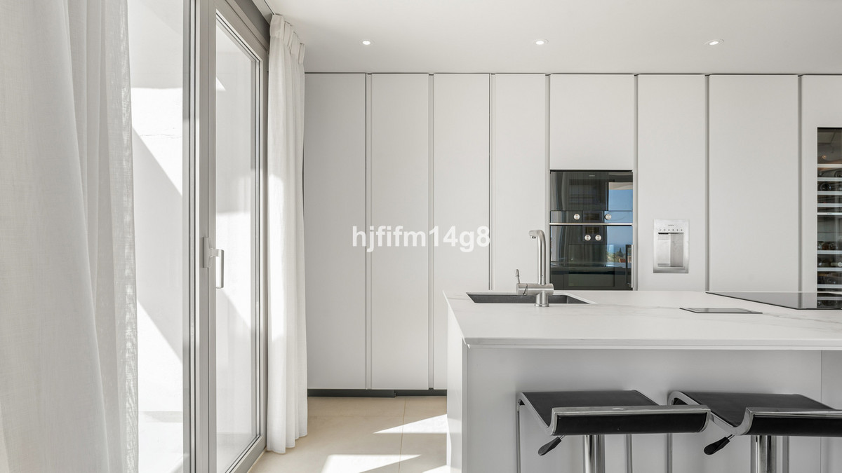 3 Bedroom Apartment for Sale in Nueva Andalucía — view 10
