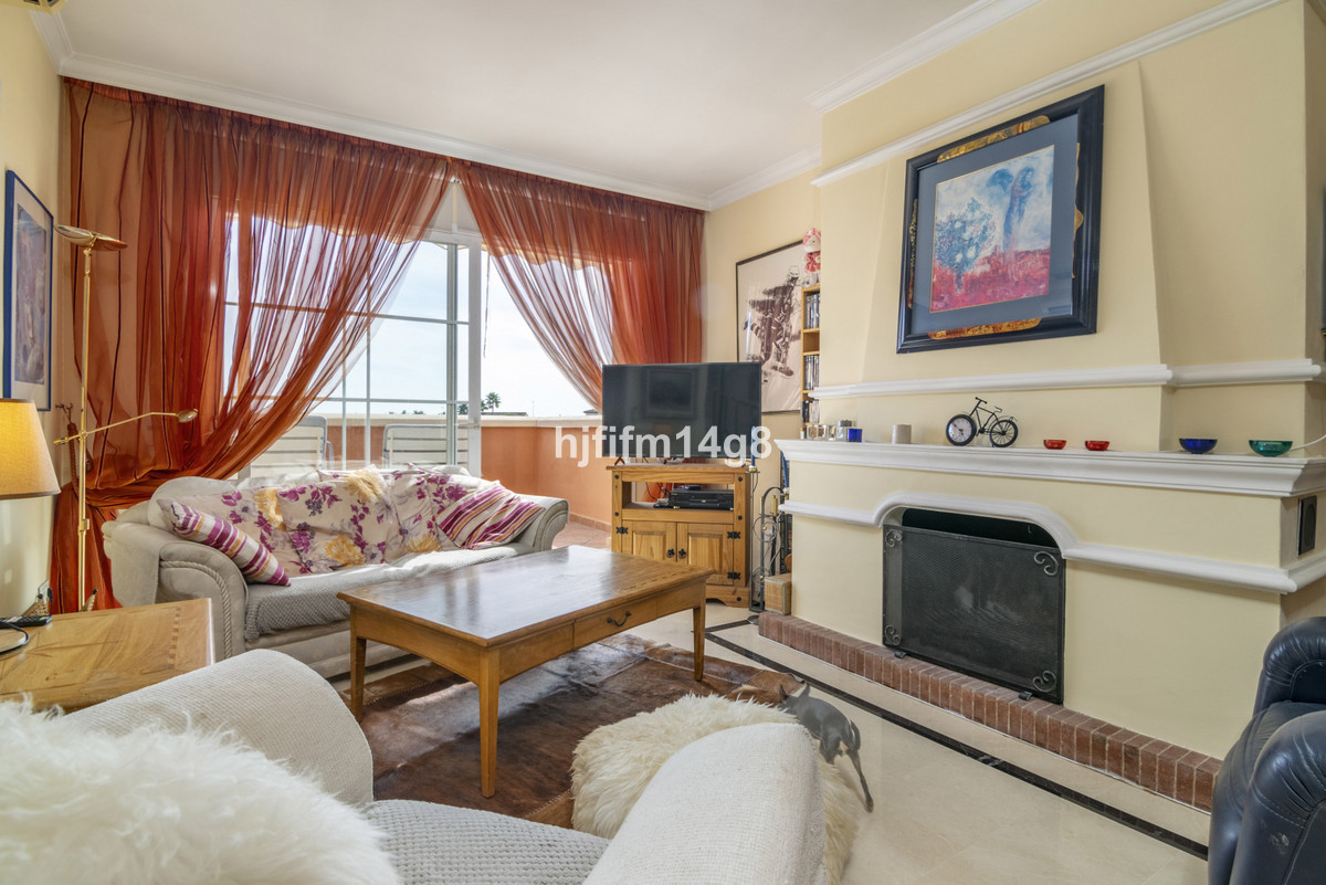 3 Bedroom Apartment for Sale in Nueva Andalucía — 4