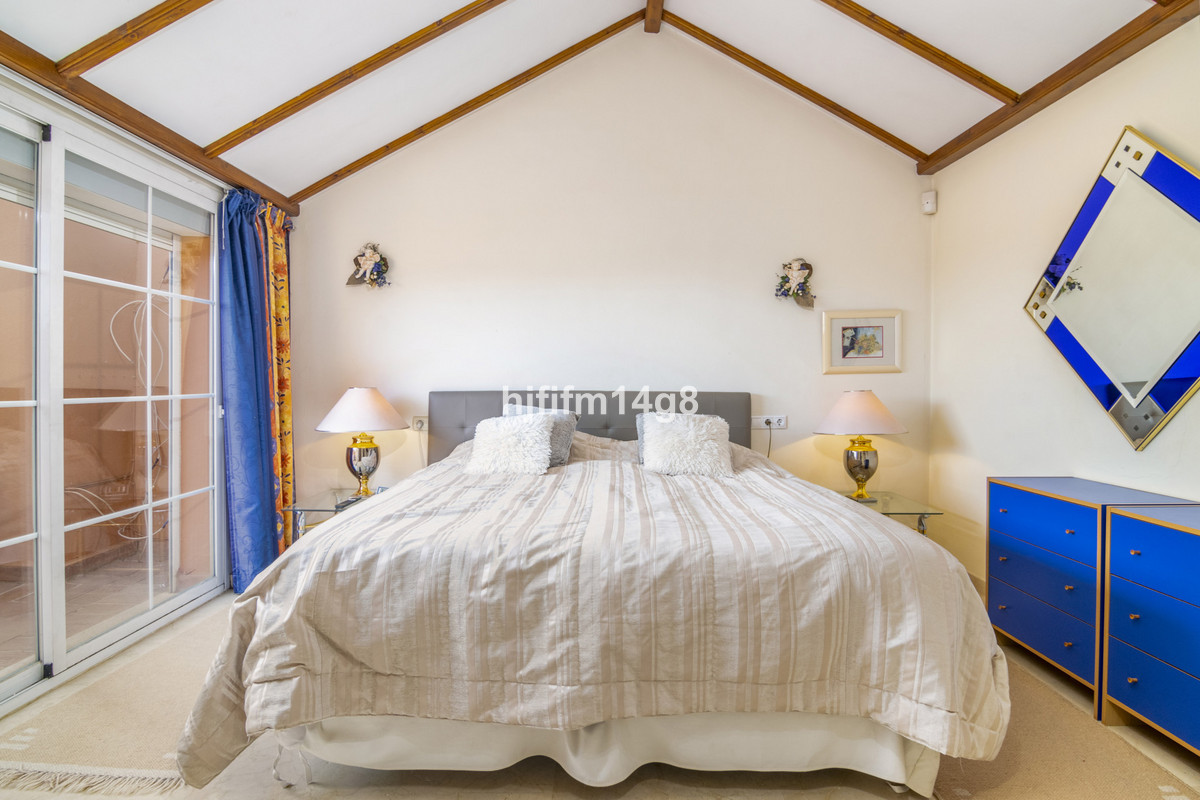 3 Bedroom Apartment for Sale in Nueva Andalucía — view 10