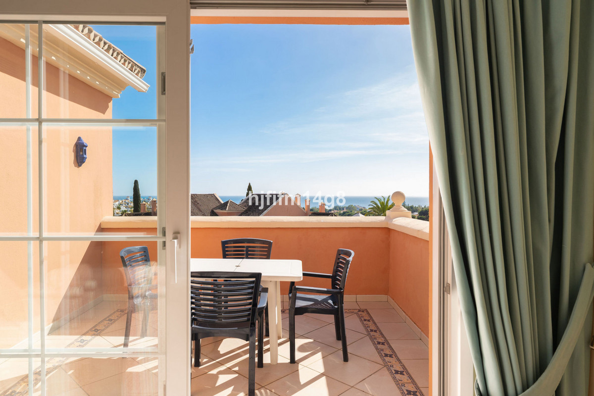 3 Bedroom Apartment for Sale in Nueva Andalucía — 4