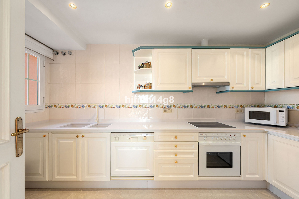 3 Bedroom Apartment for Sale in Nueva Andalucía — 9