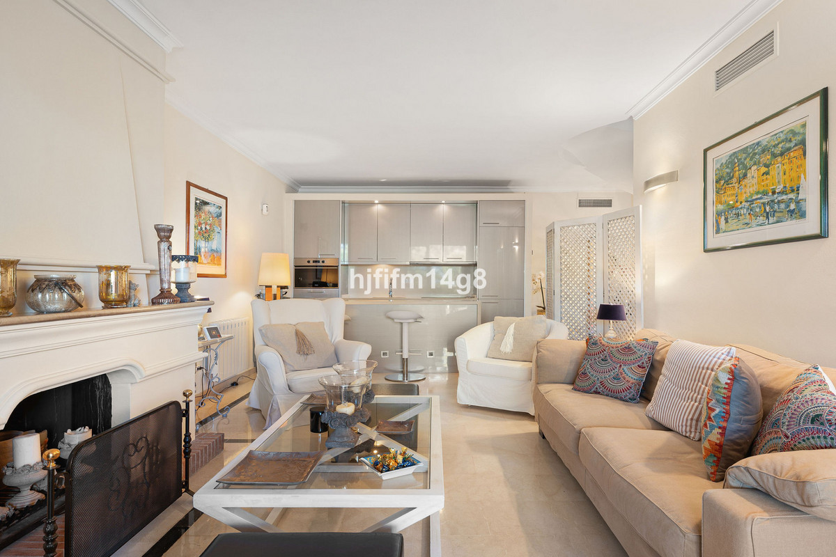 3 Bedroom Apartment for Sale in Nueva Andalucía — 4