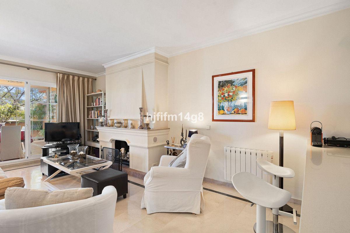 3 Bedroom Apartment for Sale in Nueva Andalucía — 5