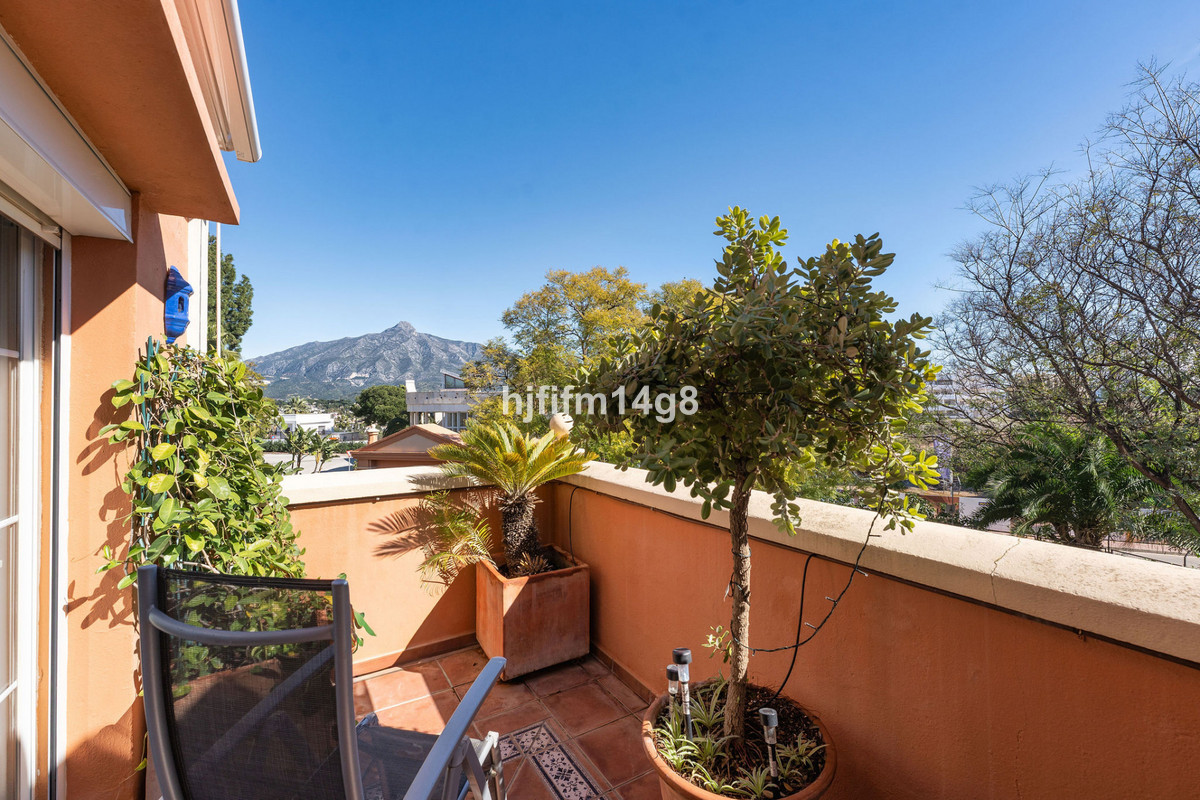 3 Bedroom Apartment for Sale in Nueva Andalucía — view 10