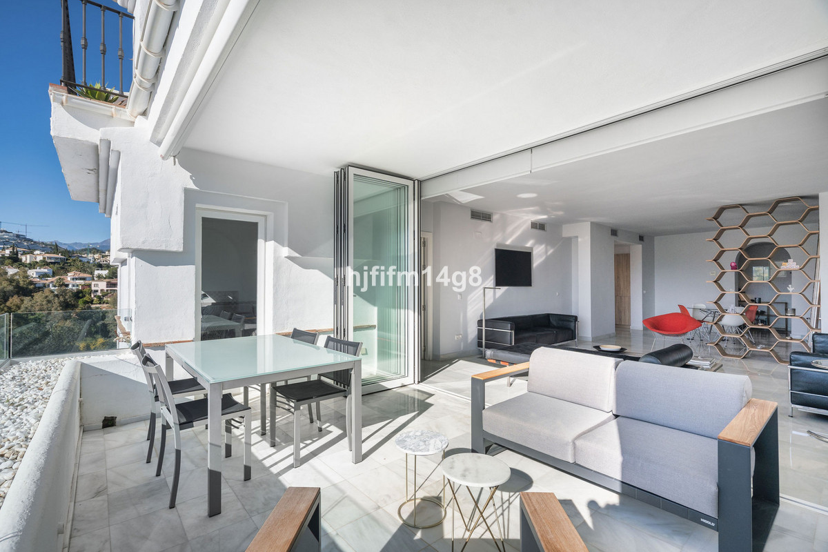 3 Bedroom Apartment for Sale in Benahavís — 4