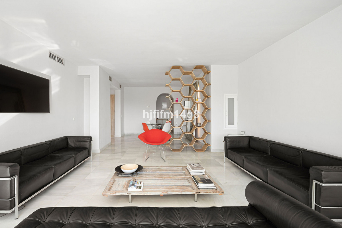 3 Bedroom Apartment for Sale in Benahavís — 7