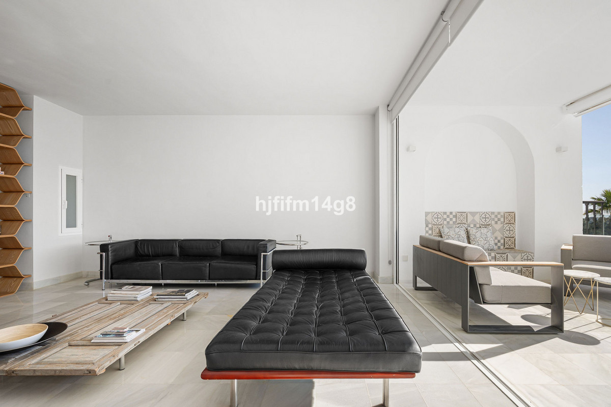 3 Bedroom Apartment for Sale in Benahavís — 8