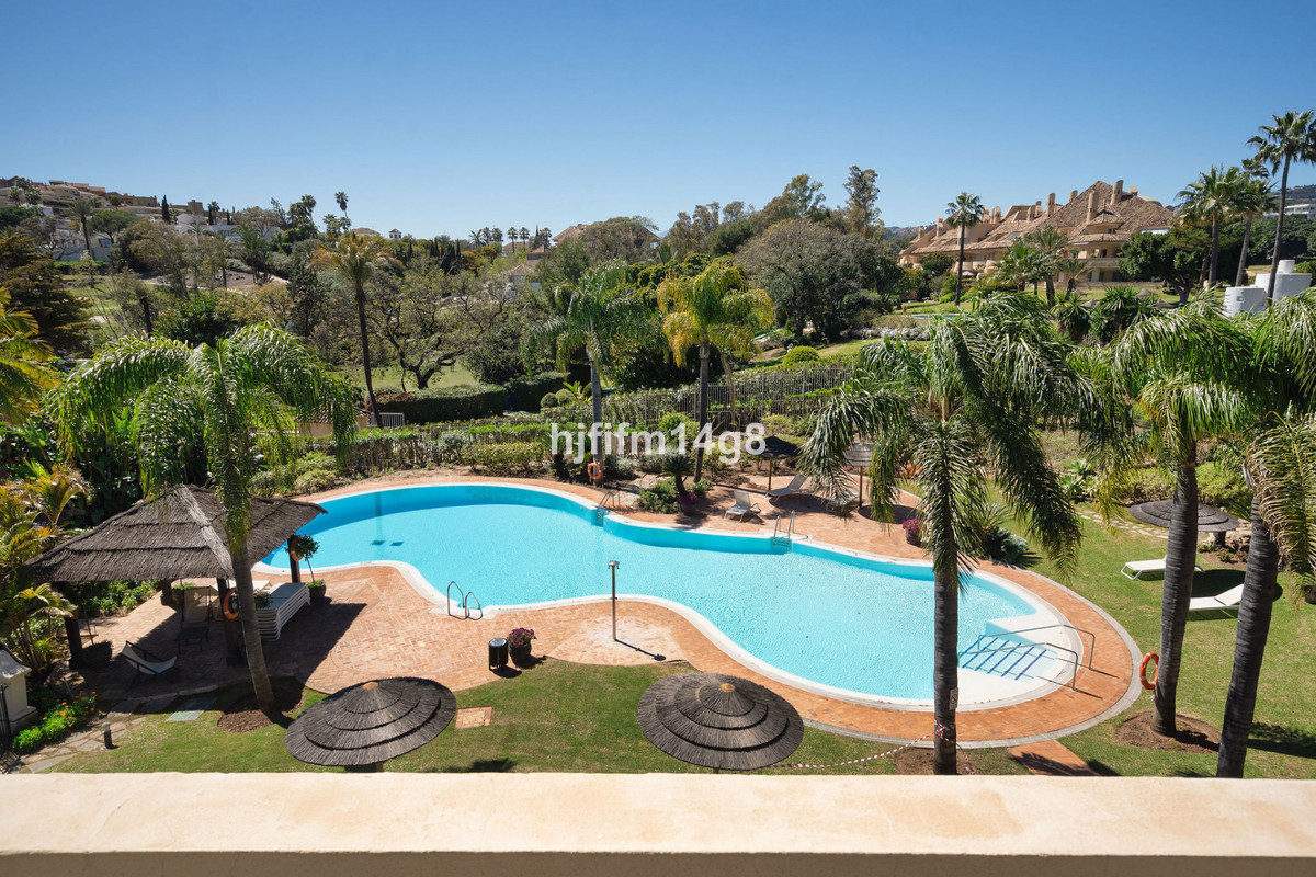 3 Bedroom Apartment for Sale in Nueva Andalucía — 2