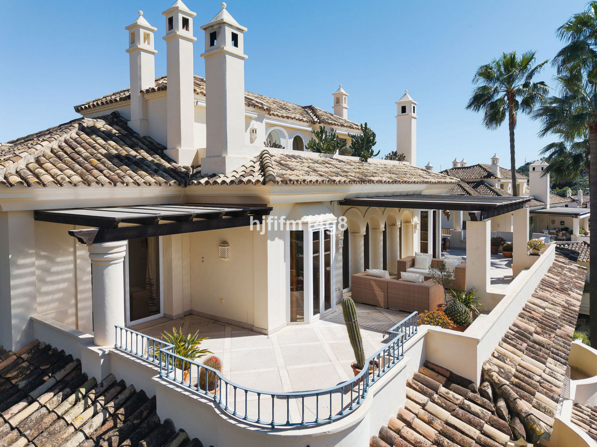 3 Bedroom Apartment for Sale in Nueva Andalucía — 3