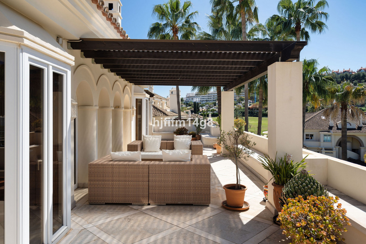 3 Bedroom Apartment for Sale in Nueva Andalucía — 4