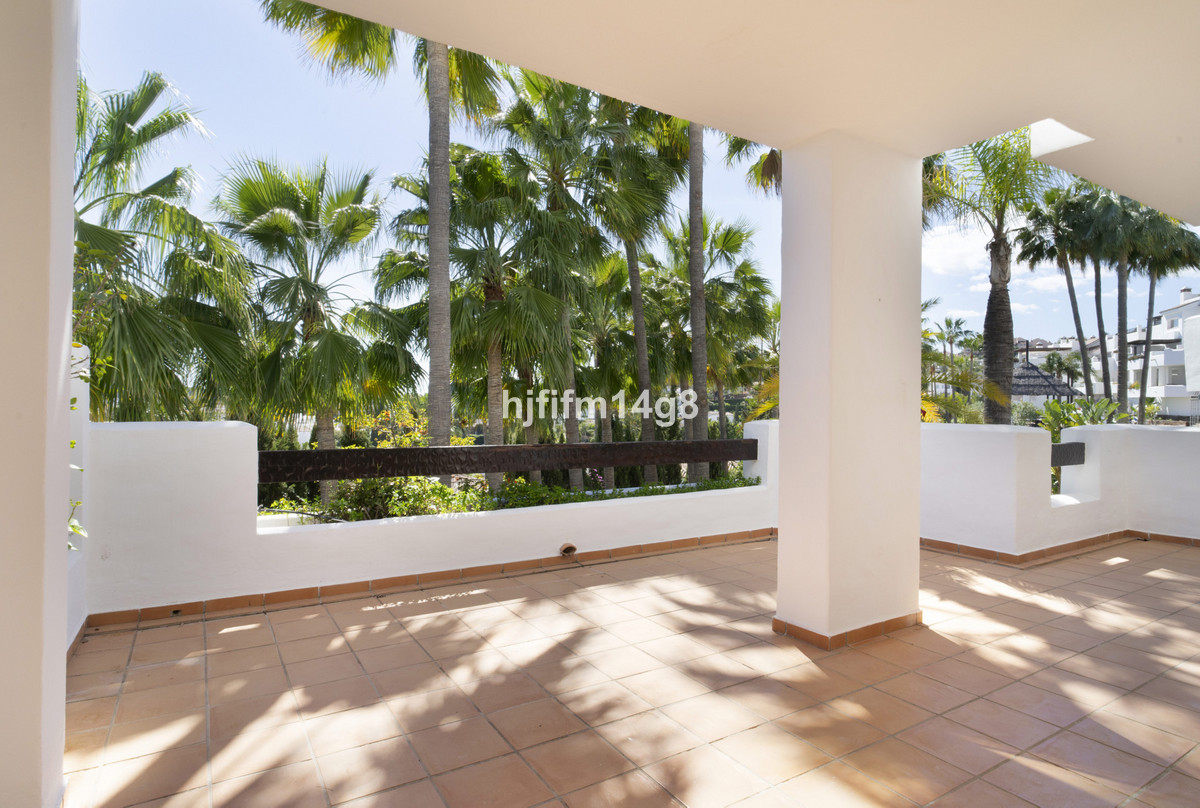 3 Bedroom Apartment for Sale in Nueva Andalucía — 2