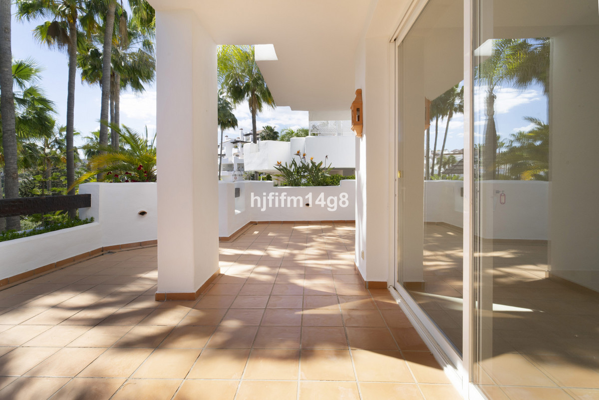 3 Bedroom Apartment for Sale in Nueva Andalucía — 3
