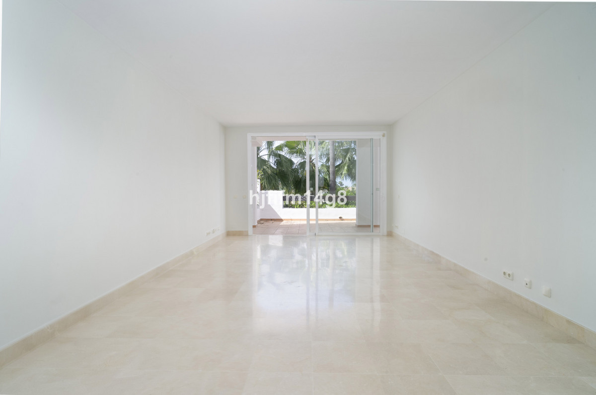 3 Bedroom Apartment for Sale in Nueva Andalucía — 4