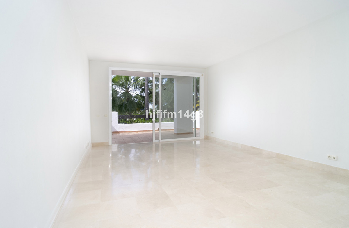 3 Bedroom Apartment for Sale in Nueva Andalucía — 5