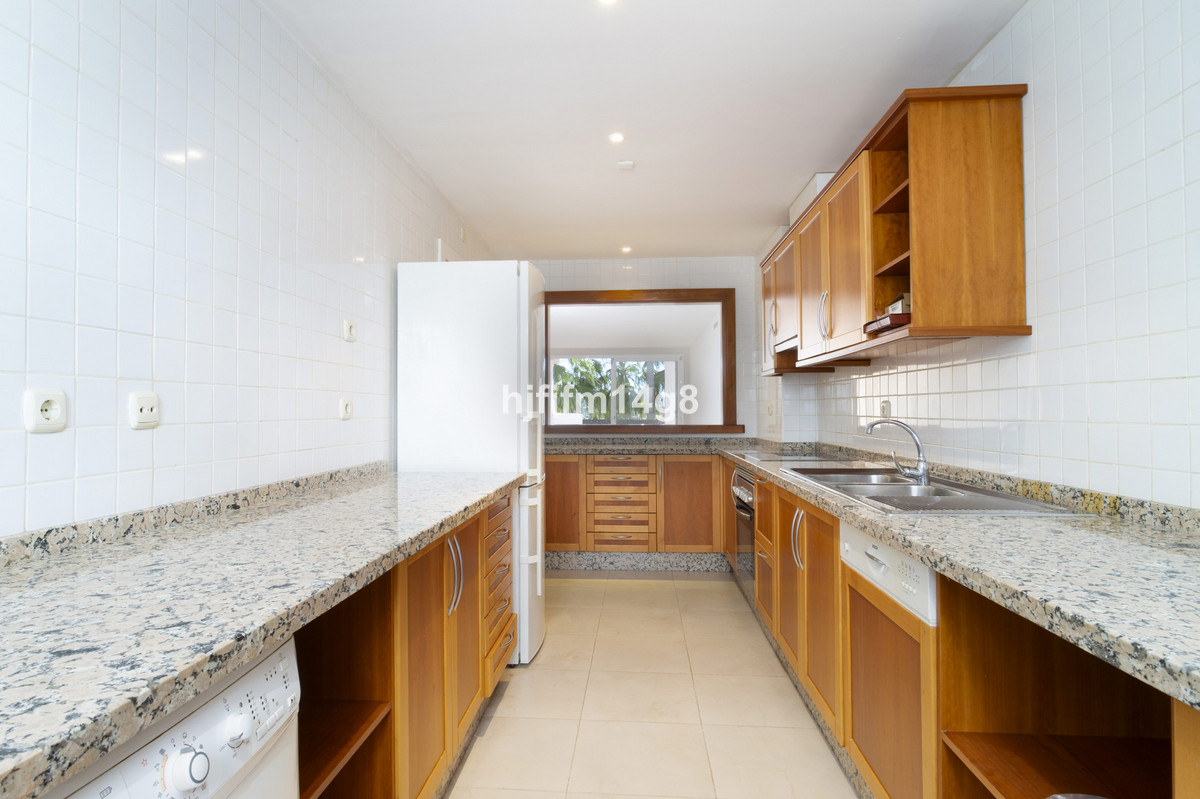 3 Bedroom Apartment for Sale in Nueva Andalucía — 7