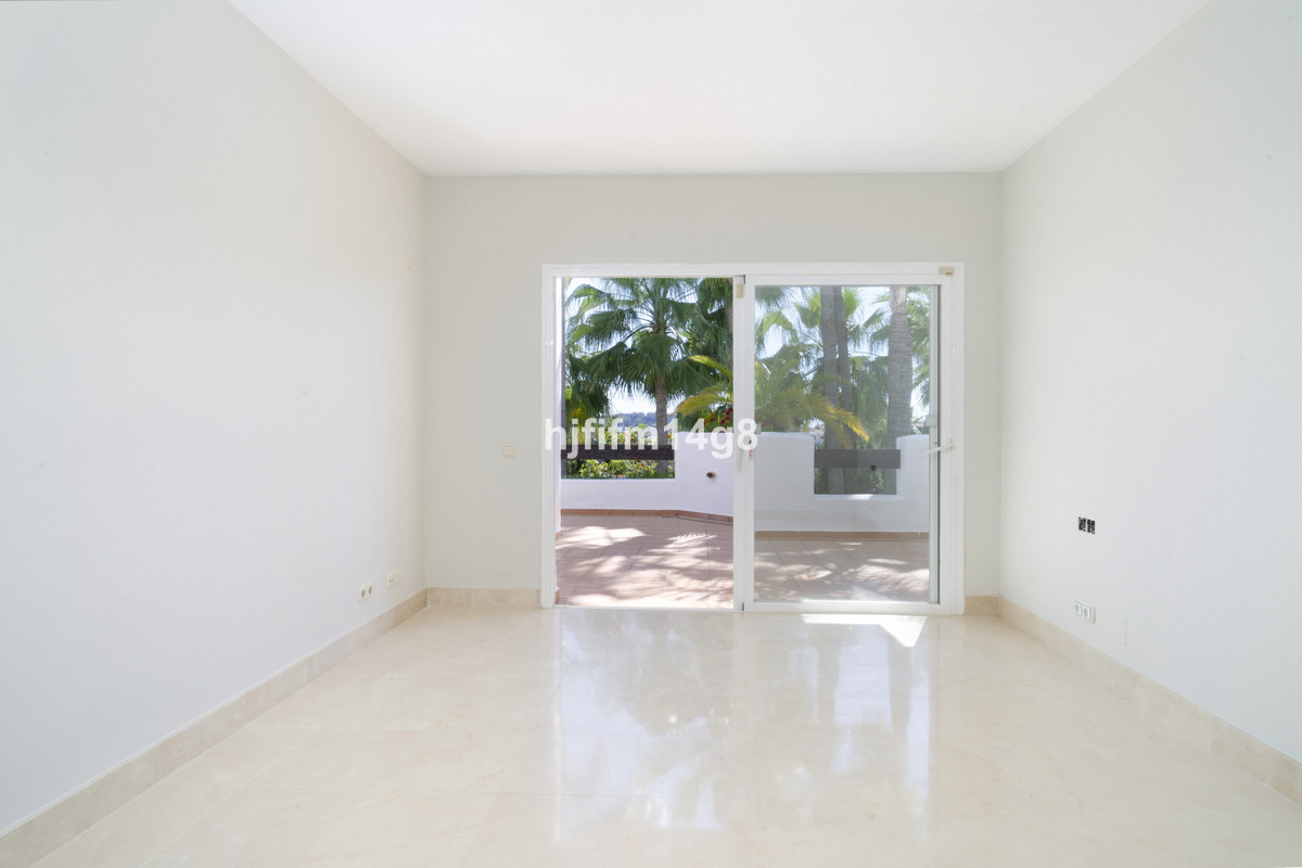 3 Bedroom Apartment for Sale in Nueva Andalucía — 9