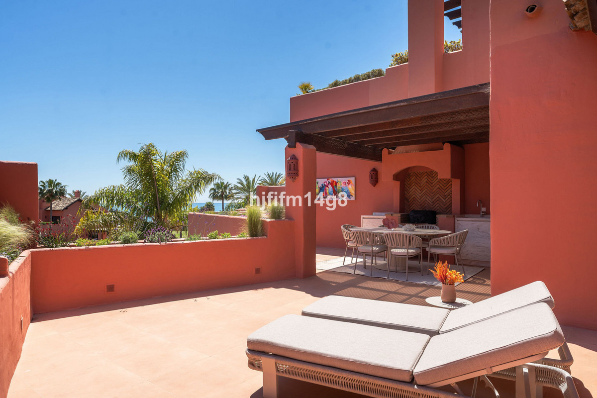 3 Bedroom Apartment for Sale in Estepona