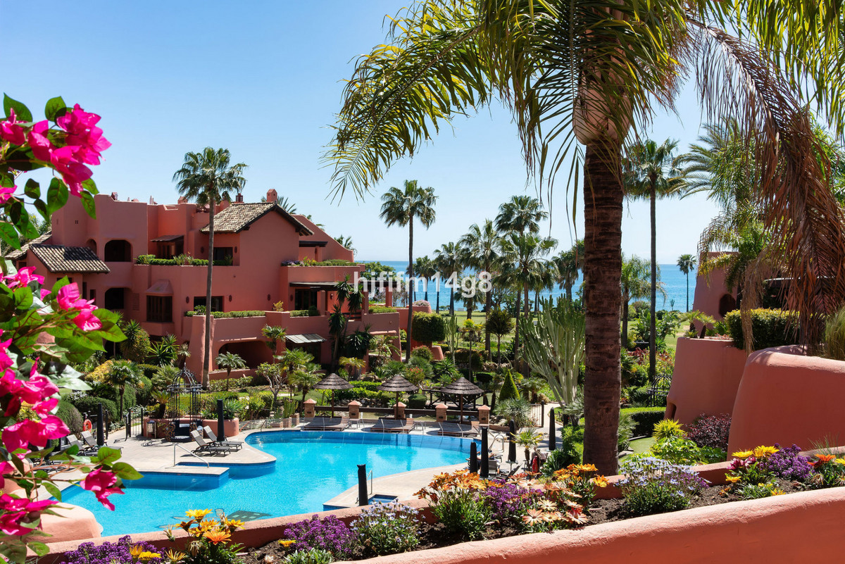 3 Bedroom Apartment for Sale in Estepona — 2