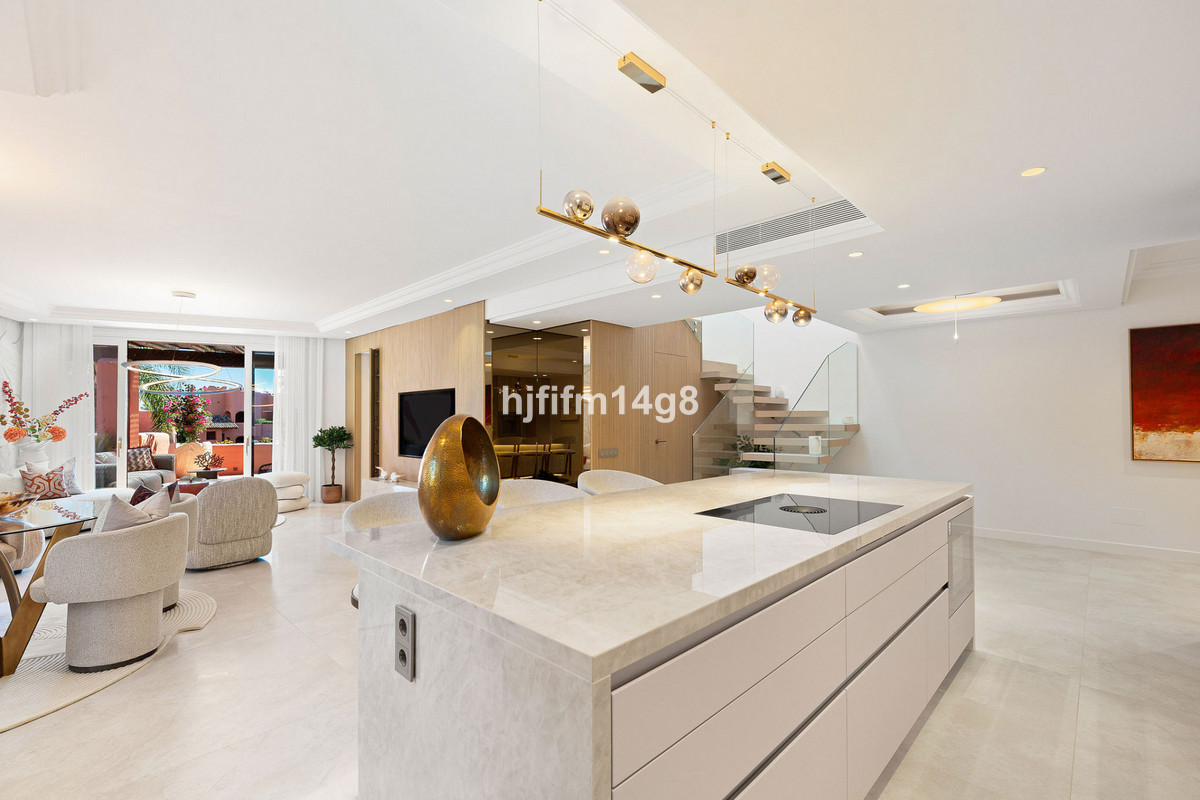 3 Bedroom Apartment for Sale in Estepona — 6