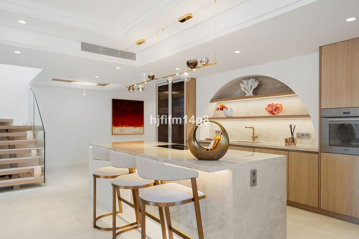 3 Bedroom Apartment for Sale in Estepona — 8