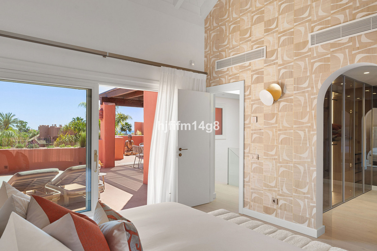 3 Bedroom Apartment for Sale in Estepona — 9
